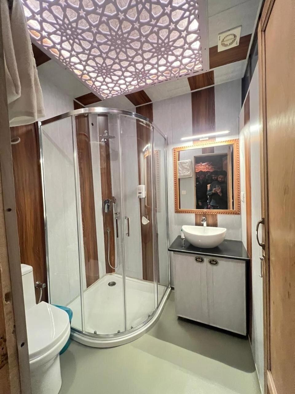 Young Bombay Premium Heritage Houseboat Srīnagar エクステリア 写真