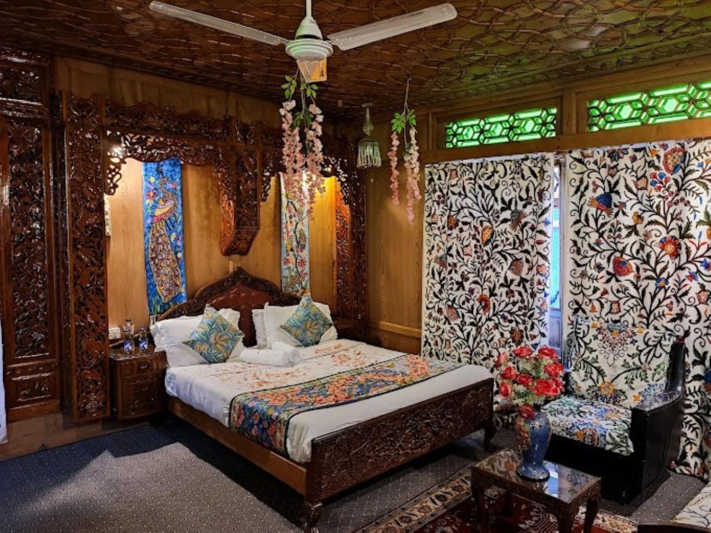 Young Bombay Premium Heritage Houseboat Srīnagar エクステリア 写真